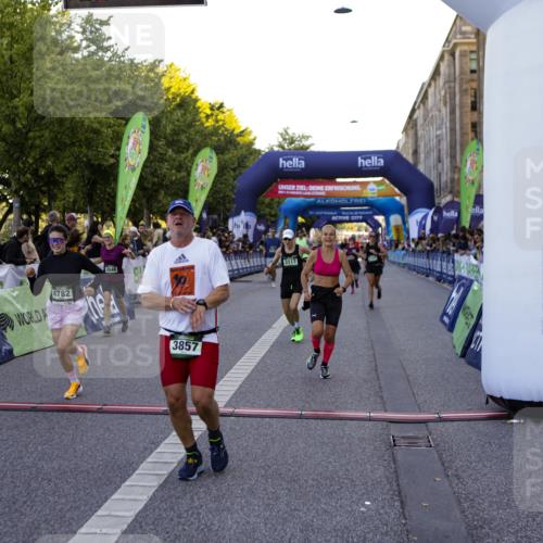 01.09.2024 - BARMER Alsterlauf Kathrin Stürmer Photography http://msf.ph/oto/6969829 01.09.2024 09:56:03 Ziel 2298, 2305, 2317, 2415, 2673, 2707, 2772, 2996, 3120, 3153, 3296, 3649, 3657, 3859, 3945, 4160, 4320, 4409, 4504, 4918, 5110, 5123, 5176, 5200, 5239, 5271, 5304, 8129, 2022, 2359, 2360, 2458, 2542, 2616, 3117, 3143, 3181, 3277, 3548, 3857, 3989, 4718, 4782, 4866, 4946, 5108, 5226, 8203 meine-sportfotos.de