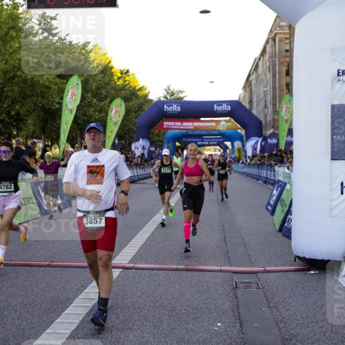 01.09.2024 - BARMER Alsterlauf Kathrin Stürmer Photography http://msf.ph/oto/6969830 01.09.2024 09:56:03 Ziel 2298, 2305, 2317, 2415, 2673, 2707, 2772, 2996, 3120, 3153, 3296, 3649, 3657, 3859, 3945, 4160, 4320, 4409, 4504, 4918, 5110, 5123, 5176, 5200, 5239, 5271, 5304, 8129, 2022, 2359, 2360, 2458, 2542, 2616, 3117, 3143, 3181, 3277, 3548, 3857, 3989, 4718, 4782, 4866, 4946, 5108, 5226, 8203 meine-sportfotos.de