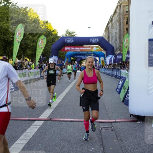 01.09.2024 - BARMER Alsterlauf Kathrin Stürmer Photography http://msf.ph/oto/6969832 01.09.2024 09:56:04 Ziel 2305, 2317, 2415, 2673, 2707, 2772, 2996, 3120, 3153, 3296, 3649, 3657, 3859, 3945, 4160, 4320, 4409, 4504, 4918, 5110, 5123, 5176, 5200, 5239, 5271, 5304, 8129, 2022, 2359, 2360, 2542, 2616, 3117, 3143, 3181, 3277, 3548, 3561, 3857, 3989, 4718, 4782, 4866, 4946, 5108, 5226, 8203 meine-sportfotos.de