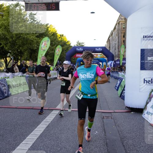 01.09.2024 - BARMER Alsterlauf Kathrin Stürmer Photography http://msf.ph/oto/6969837 01.09.2024 09:56:13 Ziel 2305, 2317, 2319, 2405, 2415, 2426, 2996, 3359, 3657, 3859, 3945, 4260, 4350, 4462, 4768, 4769, 5035, 5110, 5176, 5239, 5304, 8059, 2022, 2359, 2360, 2542, 2874, 2914, 3143, 3277, 3425, 3536, 3561, 3872, 3884, 3997, 4178, 4357, 4735, 4896, 8203 meine-sportfotos.de