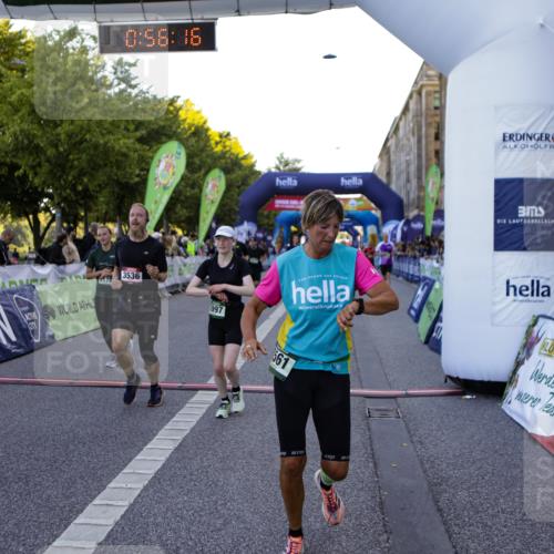 01.09.2024 - BARMER Alsterlauf Kathrin Stürmer Photography http://msf.ph/oto/6969838 01.09.2024 09:56:13 Ziel 2305, 2317, 2319, 2405, 2415, 2426, 2996, 3359, 3657, 3859, 3945, 4260, 4350, 4462, 4768, 4769, 5035, 5110, 5176, 5239, 5304, 8059, 2022, 2359, 2360, 2542, 2874, 2914, 3143, 3277, 3425, 3536, 3561, 3872, 3884, 3997, 4178, 4357, 4735, 4896, 8203 meine-sportfotos.de