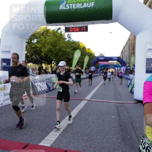 01.09.2024 - BARMER Alsterlauf Kathrin Stürmer Photography http://msf.ph/oto/6969843 01.09.2024 09:56:14 Ziel 2305, 2317, 2319, 2405, 2415, 2426, 2996, 3358, 3359, 3859, 3945, 4260, 4280, 4350, 4462, 4768, 4769, 5035, 5110, 5176, 5239, 8059, 2022, 2359, 2360, 2542, 2874, 2914, 3143, 3207, 3277, 3425, 3536, 3561, 3872, 3884, 3997, 4128, 4178, 4357, 4735, 4896, 8203 meine-sportfotos.de