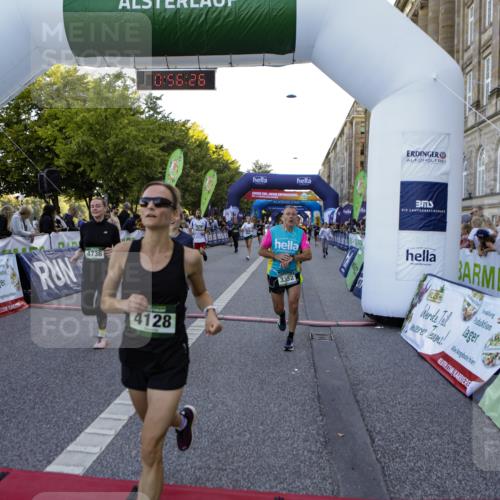 01.09.2024 - BARMER Alsterlauf Kathrin Stürmer Photography http://msf.ph/oto/6969866 01.09.2024 09:56:23 Ziel 2319, 2342, 2405, 2426, 2525, 3054, 3229, 3358, 3359, 3859, 3924, 4065, 4260, 4280, 4350, 4462, 4550, 4733, 4768, 4769, 4880, 5035, 5104, 5280, 8059, 2049, 2231, 2371, 2869, 2874, 2914, 3184, 3191, 3207, 3352, 3425, 3822, 3872, 3884, 3929, 4023, 4128, 4357, 4473, 4584, 4736, 4896, 8237 meine-sportfotos.de
