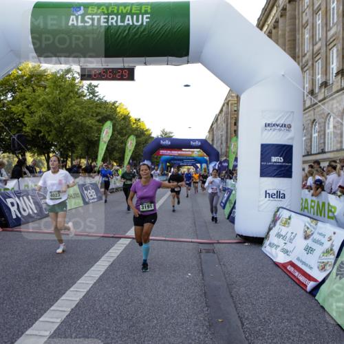 01.09.2024 - BARMER Alsterlauf Kathrin Stürmer Photography http://msf.ph/oto/6969879 01.09.2024 09:56:27 Ziel 2319, 2342, 2400, 2405, 2426, 2525, 2867, 3054, 3229, 3321, 3335, 3337, 3345, 3358, 3359, 3870, 3924, 4065, 4260, 4280, 4350, 4462, 4550, 4733, 4750, 4768, 4769, 4880, 5035, 5104, 5280, 2049, 2231, 2371, 2869, 3144, 3184, 3191, 3207, 3352, 3425, 3453, 3617, 3822, 3929, 4023, 4128, 4264, 4473, 4584, 4655, 4736, 8153, 8237 meine-sportfotos.de