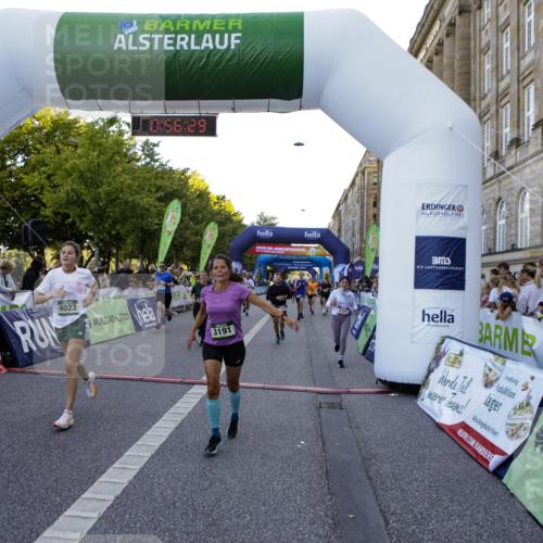 01.09.2024 - BARMER Alsterlauf Kathrin Stürmer Photography http://msf.ph/oto/6969880 01.09.2024 09:56:27 Ziel 2319, 2342, 2400, 2405, 2426, 2525, 2867, 3054, 3229, 3321, 3335, 3337, 3345, 3358, 3359, 3870, 3924, 4065, 4260, 4280, 4350, 4462, 4550, 4733, 4750, 4768, 4769, 4880, 5035, 5104, 5280, 2049, 2231, 2371, 2869, 3144, 3184, 3191, 3207, 3352, 3425, 3453, 3617, 3822, 3929, 4023, 4128, 4264, 4473, 4584, 4655, 4736, 8153, 8237 meine-sportfotos.de