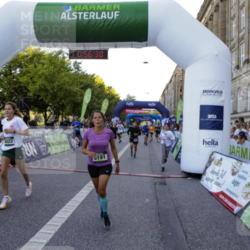01.09.2024 - BARMER Alsterlauf Kathrin Stürmer Photography http://msf.ph/oto/6969882 01.09.2024 09:56:27 Ziel 2319, 2342, 2400, 2405, 2426, 2525, 2867, 3054, 3229, 3321, 3335, 3337, 3345, 3358, 3359, 3870, 3924, 4065, 4260, 4280, 4350, 4462, 4550, 4733, 4750, 4768, 4769, 4880, 5035, 5104, 5280, 2049, 2231, 2371, 2869, 3144, 3184, 3191, 3207, 3352, 3425, 3453, 3617, 3822, 3929, 4023, 4128, 4264, 4473, 4584, 4655, 4736, 8153, 8237 meine-sportfotos.de