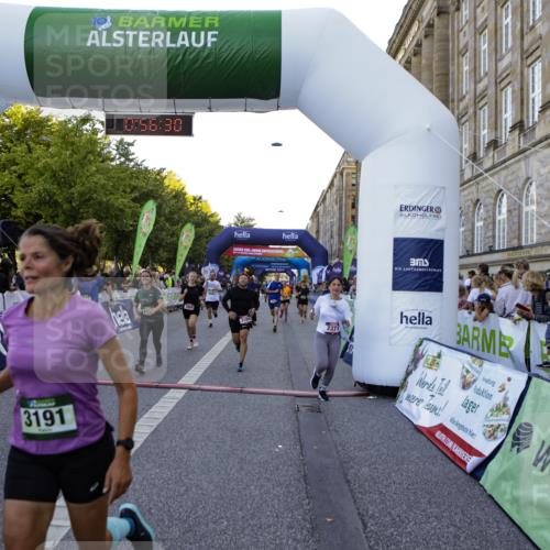 01.09.2024 - BARMER Alsterlauf Kathrin Stürmer Photography http://msf.ph/oto/6969885 01.09.2024 09:56:28 Ziel 2228, 2319, 2342, 2400, 2405, 2426, 2525, 2867, 3054, 3229, 3321, 3335, 3337, 3345, 3358, 3359, 3870, 3924, 4065, 4260, 4280, 4350, 4462, 4550, 4733, 4750, 4880, 5035, 5104, 5280, 2049, 2231, 2371, 2869, 3144, 3184, 3191, 3207, 3352, 3453, 3617, 3822, 3929, 4023, 4128, 4264, 4473, 4584, 4655, 4736, 8153, 8237 meine-sportfotos.de