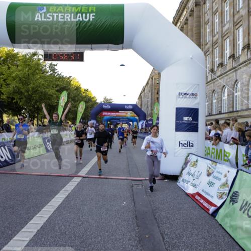 01.09.2024 - BARMER Alsterlauf Kathrin Stürmer Photography http://msf.ph/oto/6969887 01.09.2024 09:56:28 Ziel 2228, 2319, 2342, 2400, 2405, 2426, 2525, 2867, 3054, 3229, 3321, 3335, 3337, 3345, 3358, 3359, 3870, 3924, 4065, 4260, 4280, 4350, 4462, 4550, 4733, 4750, 4880, 5035, 5104, 5280, 2049, 2231, 2371, 2869, 3144, 3184, 3191, 3207, 3352, 3453, 3617, 3822, 3929, 4023, 4128, 4264, 4473, 4584, 4655, 4736, 8153, 8237 meine-sportfotos.de