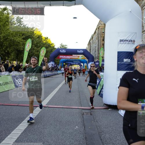 01.09.2024 - BARMER Alsterlauf Kathrin Stürmer Photography http://msf.ph/oto/6969897 01.09.2024 09:56:34 Ziel 2050, 2228, 2342, 2367, 2400, 2525, 2867, 3054, 3229, 3262, 3321, 3335, 3337, 3345, 3358, 3584, 3870, 3924, 4065, 4280, 4528, 4550, 4570, 4673, 4694, 4733, 4750, 4880, 5104, 5280, 8164, 2049, 2231, 2371, 2869, 3144, 3184, 3453, 3617, 3822, 3952, 4264, 4505, 4584, 4655, 4843, 8024, 8153, 8237 meine-sportfotos.de