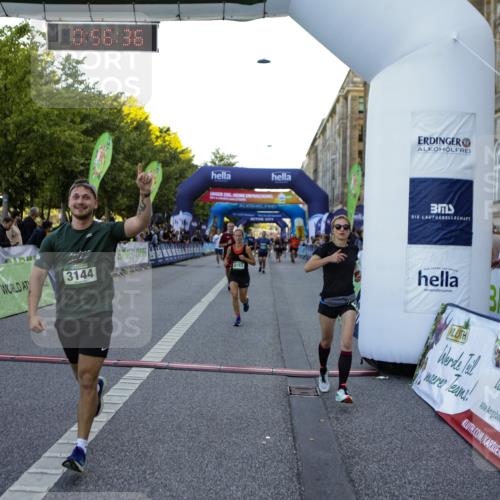 01.09.2024 - BARMER Alsterlauf Kathrin Stürmer Photography http://msf.ph/oto/6969899 01.09.2024 09:56:34 Ziel 2050, 2228, 2342, 2367, 2400, 2525, 2867, 3054, 3229, 3262, 3321, 3335, 3337, 3345, 3358, 3584, 3870, 3924, 4065, 4280, 4528, 4550, 4570, 4673, 4694, 4733, 4750, 4880, 5104, 5280, 8164, 2049, 2231, 2371, 2869, 3144, 3184, 3453, 3617, 3822, 3952, 4264, 4505, 4584, 4655, 4843, 8024, 8153, 8237 meine-sportfotos.de