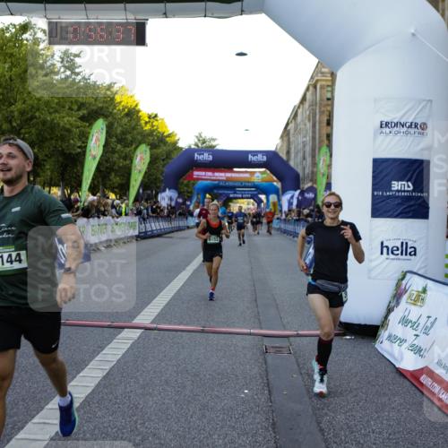 01.09.2024 - BARMER Alsterlauf Kathrin Stürmer Photography http://msf.ph/oto/6969901 01.09.2024 09:56:34 Ziel 2050, 2228, 2342, 2367, 2400, 2525, 2867, 3054, 3229, 3262, 3321, 3335, 3337, 3345, 3358, 3584, 3870, 3924, 4065, 4280, 4528, 4550, 4570, 4673, 4694, 4733, 4750, 4880, 5104, 5280, 8164, 2049, 2231, 2371, 2869, 3144, 3184, 3453, 3617, 3822, 3952, 4264, 4505, 4584, 4655, 4843, 8024, 8153, 8237 meine-sportfotos.de