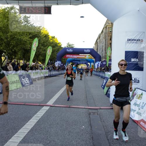 01.09.2024 - BARMER Alsterlauf Kathrin Stürmer Photography http://msf.ph/oto/6969903 01.09.2024 09:56:35 Ziel 2050, 2228, 2342, 2367, 2400, 2525, 2867, 3054, 3229, 3262, 3321, 3335, 3337, 3345, 3584, 3870, 3924, 4065, 4528, 4550, 4570, 4673, 4694, 4733, 4750, 4880, 5104, 5280, 8164, 2049, 2231, 2371, 2869, 3144, 3184, 3453, 3617, 3822, 3952, 4264, 4505, 4584, 4655, 4843, 5091, 8024, 8153, 8237 meine-sportfotos.de