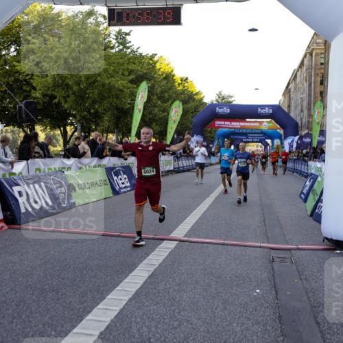 01.09.2024 - BARMER Alsterlauf Kathrin Stürmer Photography http://msf.ph/oto/6969909 01.09.2024 09:56:37 Ziel 2050, 2228, 2367, 2400, 2525, 2867, 3262, 3321, 3335, 3337, 3345, 3584, 3864, 3870, 3964, 4065, 4528, 4550, 4570, 4673, 4694, 4733, 4750, 4880, 4919, 5104, 5280, 8164, 2049, 2231, 2446, 3144, 3453, 3617, 3952, 4264, 4505, 4584, 4638, 4655, 4843, 4973, 4992, 5091, 8024, 8153, 8159, 8197, 8369 meine-sportfotos.de