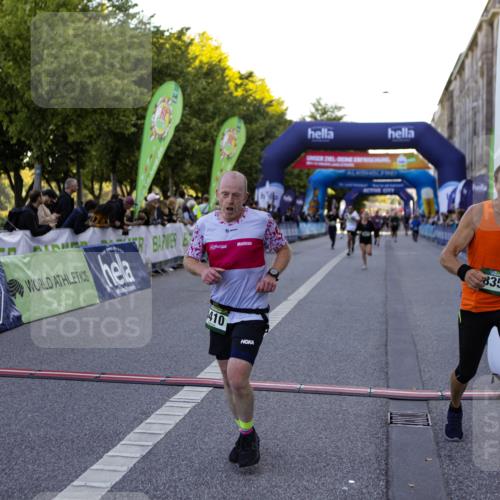 01.09.2024 - BARMER Alsterlauf Kathrin Stürmer Photography http://msf.ph/oto/6969936 01.09.2024 09:56:52 Ziel 2264, 2367, 2374, 2695, 2852, 2896, 2941, 2952, 3084, 3085, 3381, 3584, 3696, 3767, 3864, 3964, 4007, 4195, 4210, 4570, 4786, 4919, 5219, 8164, 2446, 2833, 3645, 3821, 4410, 8106, 8138, 8197, 8336, 8358, 8369 meine-sportfotos.de