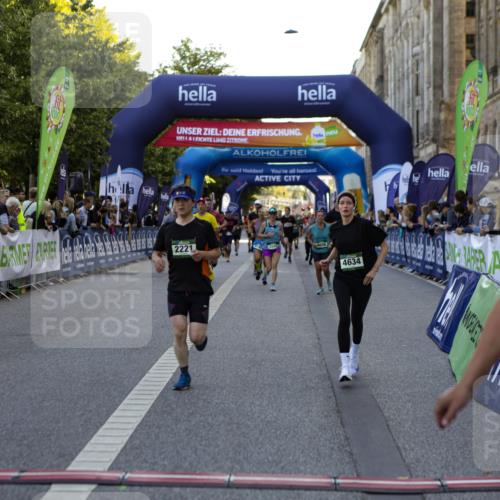 01.09.2024 - BARMER Alsterlauf Kathrin Stürmer Photography http://msf.ph/oto/6969982 01.09.2024 09:57:17 Ziel 2063, 2101, 2148, 2301, 2694, 2781, 2817, 2999, 3009, 3068, 3224, 3233, 3236, 3270, 3552, 4139, 4296, 4464, 4472, 4490, 4590, 4732, 5172, 5221, 5235, 8204, 2211, 2221, 2530, 2671, 2783, 3027, 3048, 3145, 3334, 3386, 3596, 3636, 4190, 4606, 4634, 4698, 5073, 5241, 8198 meine-sportfotos.de