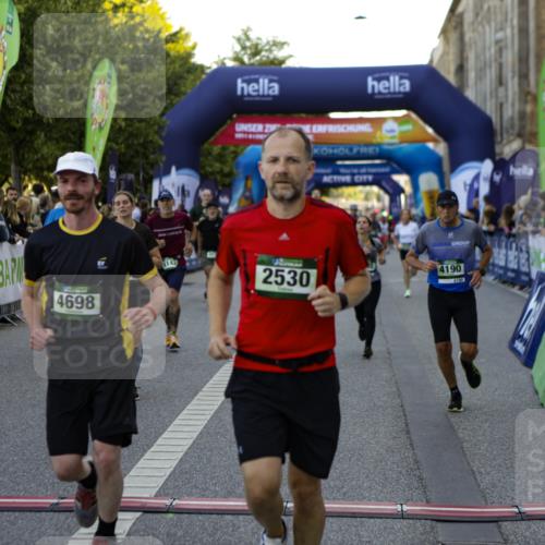 01.09.2024 - BARMER Alsterlauf Kathrin Stürmer Photography http://msf.ph/oto/6969996 01.09.2024 09:57:25 Ziel 2301, 2345, 2680, 2781, 2817, 2999, 3009, 3068, 3205, 3552, 3624, 3626, 4076, 4139, 4296, 4379, 4464, 4472, 4490, 4513, 4732, 5163, 5172, 5221, 5235, 2135, 2302, 2530, 2671, 3048, 3111, 3145, 3334, 3455, 3596, 3636, 3724, 3743, 4135, 4190, 4269, 4425, 4479, 4606, 4698, 5241, 8142, 8198 meine-sportfotos.de