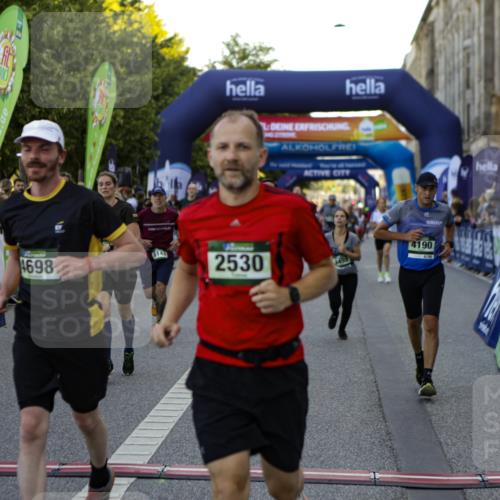 01.09.2024 - BARMER Alsterlauf Kathrin Stürmer Photography http://msf.ph/oto/6969997 01.09.2024 09:57:25 Ziel 2301, 2345, 2680, 2781, 2817, 2999, 3009, 3068, 3205, 3552, 3624, 3626, 4076, 4139, 4296, 4379, 4464, 4472, 4490, 4513, 4732, 5163, 5172, 5221, 5235, 2135, 2302, 2530, 2671, 3048, 3111, 3145, 3334, 3455, 3596, 3636, 3724, 3743, 4135, 4190, 4269, 4425, 4479, 4606, 4698, 5241, 8142, 8198 meine-sportfotos.de