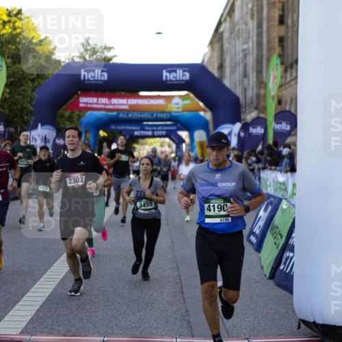 01.09.2024 - BARMER Alsterlauf Kathrin Stürmer Photography http://msf.ph/oto/6969999 01.09.2024 09:57:26 Ziel 2301, 2345, 2680, 2781, 2817, 2999, 3009, 3068, 3205, 3552, 3624, 3626, 4076, 4139, 4296, 4379, 4464, 4472, 4490, 4513, 4732, 5163, 5172, 5221, 5235, 2135, 2302, 2530, 2671, 3048, 3111, 3145, 3334, 3455, 3596, 3636, 3724, 3743, 4135, 4190, 4269, 4425, 4479, 4606, 4698, 5241, 8142, 8198 meine-sportfotos.de