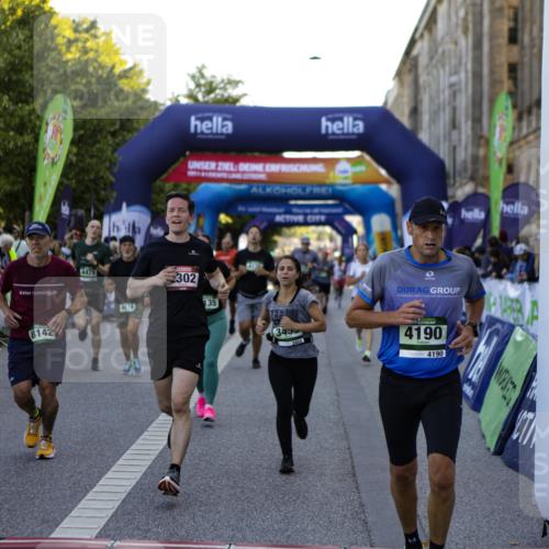 01.09.2024 - BARMER Alsterlauf Kathrin Stürmer Photography http://msf.ph/oto/6970000 01.09.2024 09:57:26 Ziel 2301, 2345, 2680, 2781, 2817, 2999, 3009, 3068, 3205, 3552, 3624, 3626, 4076, 4139, 4296, 4379, 4464, 4472, 4490, 4513, 4732, 5163, 5172, 5221, 5235, 2135, 2302, 2530, 2671, 3048, 3111, 3145, 3334, 3455, 3596, 3636, 3724, 3743, 4135, 4190, 4269, 4425, 4479, 4606, 4698, 5241, 8142, 8198 meine-sportfotos.de