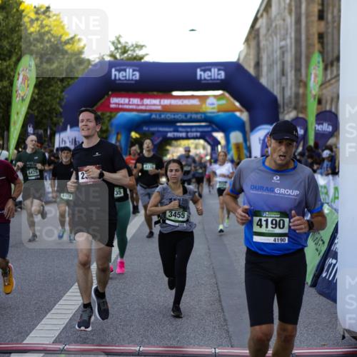 01.09.2024 - BARMER Alsterlauf Kathrin Stürmer Photography http://msf.ph/oto/6970002 01.09.2024 09:57:27 Ziel 2301, 2345, 2680, 2781, 2817, 2999, 3009, 3068, 3205, 3552, 3624, 3626, 4076, 4139, 4296, 4379, 4472, 4490, 4513, 4732, 5163, 5172, 5221, 5235, 2135, 2302, 2530, 2671, 3048, 3111, 3145, 3334, 3455, 3596, 3636, 3724, 3743, 4135, 4190, 4269, 4425, 4479, 4606, 4698, 5222, 5241, 8045, 8142, 8198, 8303 meine-sportfotos.de