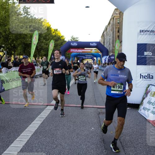 01.09.2024 - BARMER Alsterlauf Kathrin Stürmer Photography http://msf.ph/oto/6970006 01.09.2024 09:57:27 Ziel 2301, 2345, 2680, 2781, 2817, 2999, 3009, 3068, 3205, 3552, 3624, 3626, 4076, 4139, 4296, 4379, 4472, 4490, 4513, 4732, 5163, 5172, 5221, 5235, 2135, 2302, 2530, 2671, 3048, 3111, 3145, 3334, 3455, 3596, 3636, 3724, 3743, 4135, 4190, 4269, 4425, 4479, 4606, 4698, 5222, 5241, 8045, 8142, 8198, 8303 meine-sportfotos.de