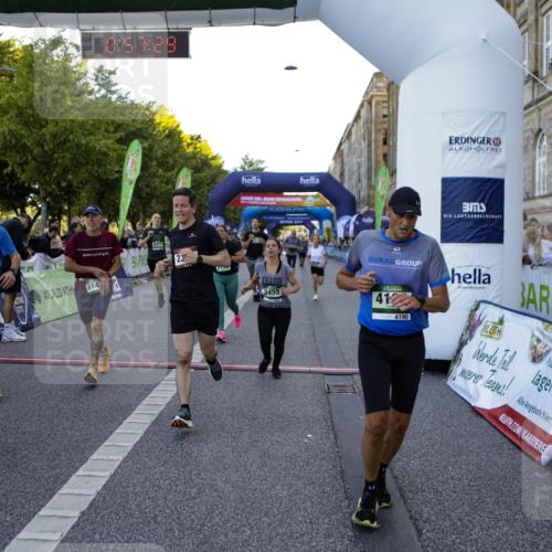 01.09.2024 - BARMER Alsterlauf Kathrin Stürmer Photography http://msf.ph/oto/6970007 01.09.2024 09:57:27 Ziel 2301, 2345, 2680, 2781, 2817, 2999, 3009, 3068, 3205, 3552, 3624, 3626, 4076, 4139, 4296, 4379, 4472, 4490, 4513, 4732, 5163, 5172, 5221, 5235, 2135, 2302, 2530, 2671, 3048, 3111, 3145, 3334, 3455, 3596, 3636, 3724, 3743, 4135, 4190, 4269, 4425, 4479, 4606, 4698, 5222, 5241, 8045, 8142, 8198, 8303 meine-sportfotos.de