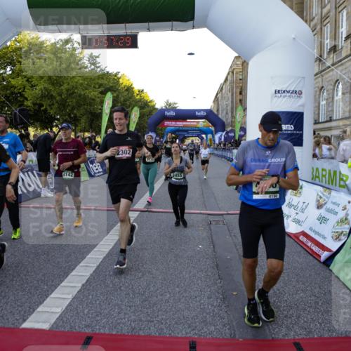 01.09.2024 - BARMER Alsterlauf Kathrin Stürmer Photography http://msf.ph/oto/6970009 01.09.2024 09:57:28 Ziel 2301, 2345, 2680, 2781, 2817, 2999, 3009, 3068, 3205, 3414, 3552, 3624, 3626, 4076, 4139, 4296, 4379, 4472, 4490, 4513, 4732, 5163, 5221, 5235, 2135, 2302, 2530, 2671, 3048, 3111, 3334, 3455, 3596, 3636, 3724, 3743, 4135, 4190, 4269, 4425, 4479, 4606, 4698, 5222, 5241, 8045, 8142, 8198, 8303 meine-sportfotos.de