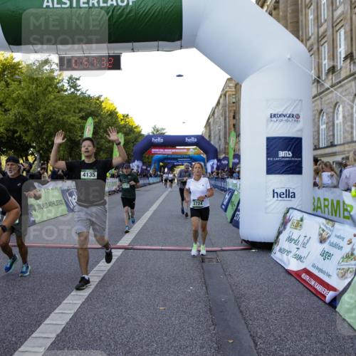 01.09.2024 - BARMER Alsterlauf Kathrin Stürmer Photography http://msf.ph/oto/6970011 01.09.2024 09:57:30 Ziel 2345, 2680, 2817, 2999, 3009, 3068, 3205, 3414, 3552, 3624, 3626, 4076, 4139, 4296, 4379, 4490, 4513, 4732, 5163, 5221, 5235, 2135, 2302, 2530, 3048, 3111, 3455, 3724, 3743, 4135, 4190, 4269, 4425, 4479, 4698, 4998, 5222, 5292, 8045, 8142, 8303 meine-sportfotos.de