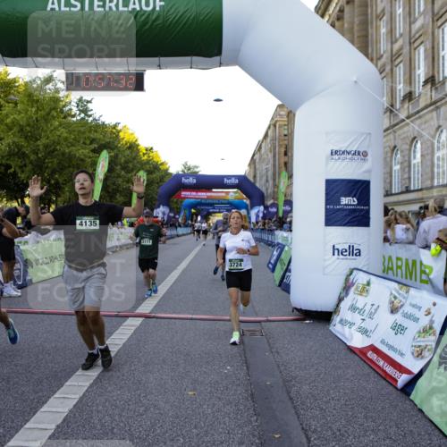 01.09.2024 - BARMER Alsterlauf Kathrin Stürmer Photography http://msf.ph/oto/6970012 01.09.2024 09:57:30 Ziel 2345, 2680, 2817, 2999, 3009, 3068, 3205, 3414, 3552, 3624, 3626, 4076, 4139, 4296, 4379, 4490, 4513, 4732, 5163, 5221, 5235, 2135, 2302, 2530, 3048, 3111, 3455, 3724, 3743, 4135, 4190, 4269, 4425, 4479, 4698, 4998, 5222, 5292, 8045, 8142, 8303 meine-sportfotos.de
