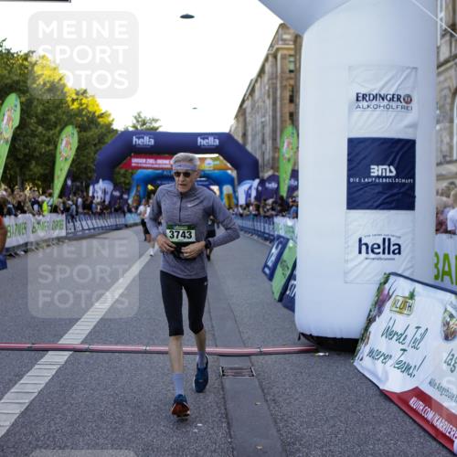 01.09.2024 - BARMER Alsterlauf Kathrin Stürmer Photography http://msf.ph/oto/6970022 01.09.2024 09:57:33 Ziel 2345, 2680, 2999, 3205, 3227, 3414, 3552, 3624, 3626, 4076, 4139, 4296, 4345, 4379, 4490, 4513, 4732, 4981, 5163, 5221, 5235, 2135, 2302, 2678, 3111, 3455, 3724, 3743, 4135, 4269, 4425, 4479, 4998, 5222, 5292, 8045, 8137, 8142, 8303 meine-sportfotos.de