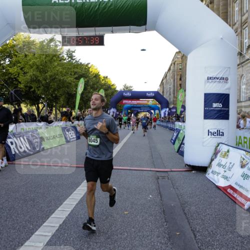01.09.2024 - BARMER Alsterlauf Kathrin Stürmer Photography http://msf.ph/oto/6970032 01.09.2024 09:57:38 Ziel 2345, 2465, 2680, 3205, 3227, 3414, 3624, 3626, 4076, 4345, 4379, 4513, 4981, 5163, 8206, 2678, 2925, 3214, 3464, 3743, 3783, 4150, 4440, 4510, 4998, 5222, 5292, 8045, 8060, 8067, 8137, 8242, 8303 meine-sportfotos.de
