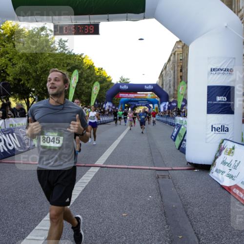 01.09.2024 - BARMER Alsterlauf Kathrin Stürmer Photography http://msf.ph/oto/6970034 01.09.2024 09:57:38 Ziel 2345, 2465, 2680, 3205, 3227, 3414, 3624, 3626, 4076, 4345, 4379, 4513, 4981, 5163, 8206, 2678, 2925, 3214, 3464, 3743, 3783, 4150, 4440, 4510, 4998, 5222, 5292, 8045, 8060, 8067, 8137, 8242, 8303 meine-sportfotos.de
