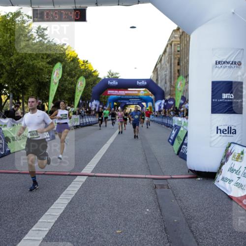 01.09.2024 - BARMER Alsterlauf Kathrin Stürmer Photography http://msf.ph/oto/6970037 01.09.2024 09:57:38 Ziel 2345, 2465, 2680, 3205, 3227, 3414, 3624, 3626, 4076, 4345, 4379, 4513, 4981, 5163, 8206, 2678, 2925, 3214, 3464, 3743, 3783, 4150, 4440, 4510, 4998, 5222, 5292, 8045, 8060, 8067, 8137, 8242, 8303 meine-sportfotos.de