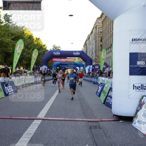 01.09.2024 - BARMER Alsterlauf Kathrin Stürmer Photography http://msf.ph/oto/6970042 01.09.2024 09:57:39 Ziel 2172, 2345, 2465, 2680, 3205, 3227, 3414, 3624, 3626, 4076, 4345, 4379, 4826, 4981, 8206, 2678, 2925, 2944, 3214, 3464, 3783, 4150, 4440, 4510, 4998, 5222, 5292, 8045, 8060, 8067, 8137, 8242, 8303 meine-sportfotos.de
