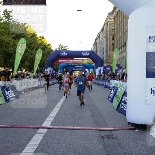 01.09.2024 - BARMER Alsterlauf Kathrin Stürmer Photography http://msf.ph/oto/6970043 01.09.2024 09:57:40 Ziel 2172, 2345, 2465, 2680, 3004, 3227, 3414, 3624, 3626, 3675, 4047, 4076, 4345, 4379, 4826, 4981, 8206, 2678, 2925, 2944, 3214, 3464, 3783, 4150, 4440, 4510, 4998, 5222, 5292, 8045, 8060, 8067, 8137, 8242, 8303 meine-sportfotos.de