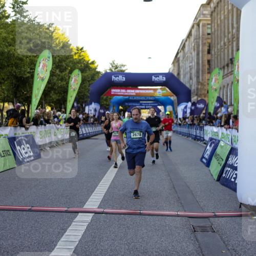 01.09.2024 - BARMER Alsterlauf Kathrin Stürmer Photography http://msf.ph/oto/6970048 01.09.2024 09:57:41 Ziel 2172, 2345, 2465, 2680, 3004, 3227, 3414, 3501, 3624, 3626, 3675, 3927, 4047, 4076, 4345, 4379, 4826, 4981, 8206, 2678, 2770, 2925, 2944, 3214, 3464, 3783, 4150, 4440, 4510, 4998, 5065, 5222, 5292, 8045, 8060, 8067, 8102, 8137, 8242, 8303 meine-sportfotos.de