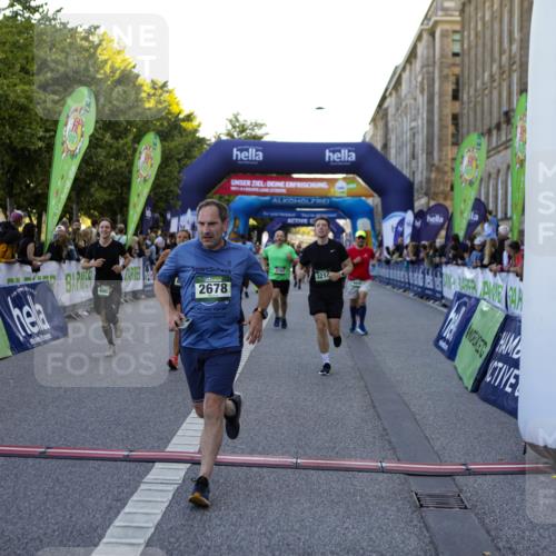01.09.2024 - BARMER Alsterlauf Kathrin Stürmer Photography http://msf.ph/oto/6970052 01.09.2024 09:57:41 Ziel 2172, 2345, 2465, 2680, 3004, 3227, 3414, 3501, 3624, 3626, 3675, 3927, 4047, 4076, 4345, 4379, 4826, 4981, 8206, 2678, 2770, 2925, 2944, 3214, 3464, 3783, 4150, 4440, 4510, 4998, 5065, 5222, 5292, 8045, 8060, 8067, 8102, 8137, 8242, 8303 meine-sportfotos.de