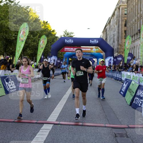 01.09.2024 - BARMER Alsterlauf Kathrin Stürmer Photography http://msf.ph/oto/6970060 01.09.2024 09:57:43 Ziel 2172, 2465, 2680, 3004, 3227, 3414, 3501, 3624, 3626, 3675, 3927, 4047, 4050, 4076, 4345, 4826, 4981, 8206, 2678, 2770, 2905, 2925, 2944, 3214, 3464, 3783, 3951, 4150, 4440, 4510, 4907, 4998, 5065, 5292, 8060, 8067, 8084, 8102, 8137, 8172, 8242 meine-sportfotos.de