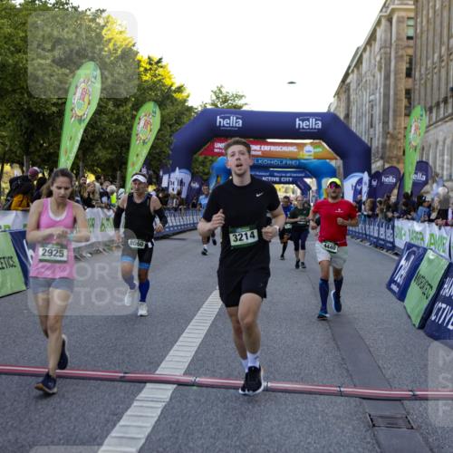 01.09.2024 - BARMER Alsterlauf Kathrin Stürmer Photography http://msf.ph/oto/6970062 01.09.2024 09:57:43 Ziel 2172, 2465, 2680, 3004, 3227, 3414, 3501, 3624, 3626, 3675, 3927, 4047, 4050, 4076, 4345, 4826, 4981, 8206, 2678, 2770, 2905, 2925, 2944, 3214, 3464, 3783, 3951, 4150, 4440, 4510, 4907, 4998, 5065, 5292, 8060, 8067, 8084, 8102, 8137, 8172, 8242 meine-sportfotos.de