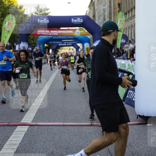 01.09.2024 - BARMER Alsterlauf Kathrin Stürmer Photography http://msf.ph/oto/6970082 01.09.2024 09:58:00 Ziel 2757, 2795, 2796, 2857, 3004, 3450, 3486, 3501, 3675, 3829, 3830, 3831, 3832, 3901, 3927, 3982, 4047, 4050, 4072, 4120, 4196, 4331, 4396, 4397, 4468, 4496, 4531, 4579, 4585, 4610, 4711, 5233, 8239, 1176, 2062, 2320, 2479, 2675, 2885, 3017, 3030, 3217, 3342, 3435, 3468, 3803, 4163, 4226, 4498, 4577, 4578, 4890, 5064, 5230, 8178 meine-sportfotos.de