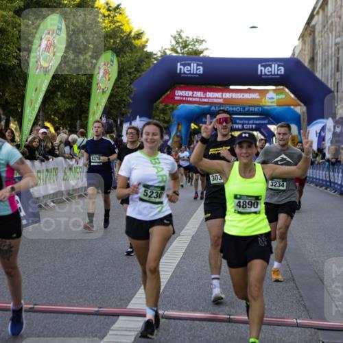 01.09.2024 - BARMER Alsterlauf Kathrin Stürmer Photography http://msf.ph/oto/6970111 01.09.2024 09:58:09 Ziel 2757, 2795, 3486, 3828, 3829, 3830, 3831, 3832, 3901, 4008, 4072, 4147, 4196, 4331, 4396, 4397, 4468, 4531, 4579, 4585, 4711, 4799, 4881, 5233, 2632, 2675, 2885, 3030, 3071, 3234, 3342, 3711, 3744, 3972, 3984, 4163, 4189, 4226, 4376, 4394, 4853, 4890, 5230 meine-sportfotos.de