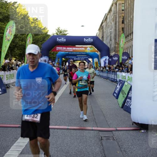 01.09.2024 - BARMER Alsterlauf Kathrin Stürmer Photography http://msf.ph/oto/6970120 01.09.2024 09:58:17 Ziel 2588, 2759, 2760, 3231, 3245, 3285, 3375, 3460, 3542, 3699, 3828, 3829, 3830, 3831, 3832, 4008, 4147, 4331, 4401, 4711, 4799, 4881, 2035, 2052, 2392, 2617, 2632, 3071, 3353, 3662, 3711, 3744, 3972, 3978, 3984, 4189, 4265, 4376, 4394, 4765, 4988, 5071, 8018, 8136, 8381 meine-sportfotos.de