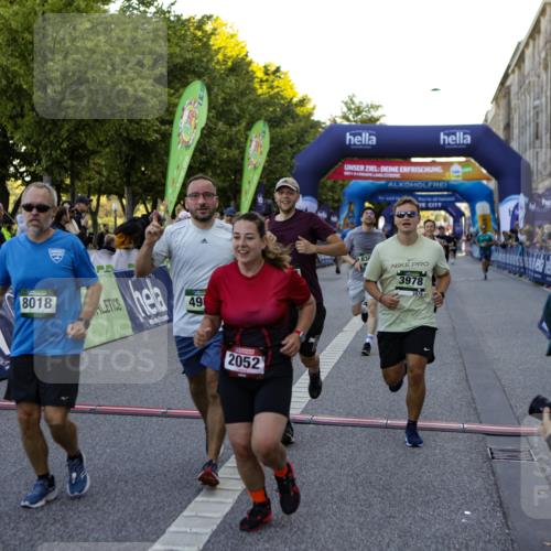 01.09.2024 - BARMER Alsterlauf Kathrin Stürmer Photography http://msf.ph/oto/6970122 01.09.2024 09:58:20 Ziel 2441, 2588, 2759, 2760, 3231, 3243, 3245, 3285, 3375, 3460, 3542, 3699, 3828, 3831, 3832, 4008, 4147, 4401, 4682, 4799, 4881, 5040, 2035, 2052, 2392, 2617, 2632, 3071, 3353, 3646, 3662, 3744, 3972, 3978, 4189, 4265, 4394, 4765, 4988, 5071, 8018, 8133, 8136, 8381 meine-sportfotos.de