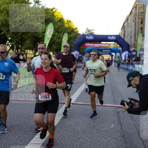 01.09.2024 - BARMER Alsterlauf Kathrin Stürmer Photography http://msf.ph/oto/6970124 01.09.2024 09:58:20 Ziel 2441, 2588, 2759, 2760, 3231, 3243, 3245, 3285, 3375, 3460, 3542, 3699, 3828, 3831, 3832, 4008, 4147, 4401, 4682, 4799, 4881, 5040, 2035, 2052, 2392, 2617, 2632, 3071, 3353, 3646, 3662, 3744, 3972, 3978, 4189, 4265, 4394, 4765, 4988, 5071, 8018, 8133, 8136, 8381 meine-sportfotos.de