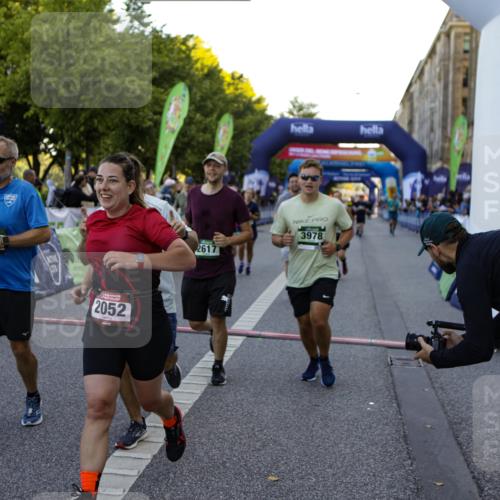 01.09.2024 - BARMER Alsterlauf Kathrin Stürmer Photography http://msf.ph/oto/6970125 01.09.2024 09:58:20 Ziel 2441, 2588, 2759, 2760, 3231, 3243, 3245, 3285, 3375, 3460, 3542, 3699, 3828, 3831, 3832, 4008, 4147, 4401, 4682, 4799, 4881, 5040, 2035, 2052, 2392, 2617, 2632, 3071, 3353, 3646, 3662, 3744, 3972, 3978, 4189, 4265, 4394, 4765, 4988, 5071, 8018, 8133, 8136, 8381 meine-sportfotos.de