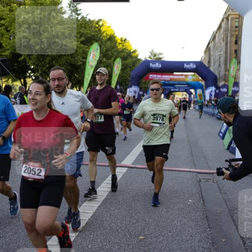 01.09.2024 - BARMER Alsterlauf Kathrin Stürmer Photography http://msf.ph/oto/6970126 01.09.2024 09:58:20 Ziel 2441, 2588, 2759, 2760, 3231, 3243, 3245, 3285, 3375, 3460, 3542, 3699, 3828, 3831, 3832, 4008, 4147, 4401, 4682, 4799, 4881, 5040, 2035, 2052, 2392, 2617, 2632, 3071, 3353, 3646, 3662, 3744, 3972, 3978, 4189, 4265, 4394, 4765, 4988, 5071, 8018, 8133, 8136, 8381 meine-sportfotos.de