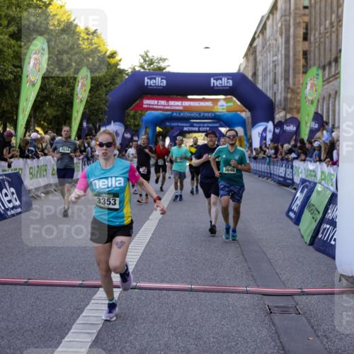 01.09.2024 - BARMER Alsterlauf Kathrin Stürmer Photography http://msf.ph/oto/6970134 01.09.2024 09:58:27 Ziel 2441, 2582, 2588, 2759, 2760, 3033, 3201, 3231, 3243, 3245, 3285, 3375, 3460, 3542, 3699, 3983, 4230, 4268, 4401, 4596, 4682, 5040, 5192, 5193, 5199, 8218, 8256, 2035, 2392, 2430, 2634, 2855, 3353, 3646, 3662, 3856, 3894, 4265, 4352, 4636, 4723, 4765, 5071, 5126, 8133, 8136, 8174, 8263, 8381 meine-sportfotos.de
