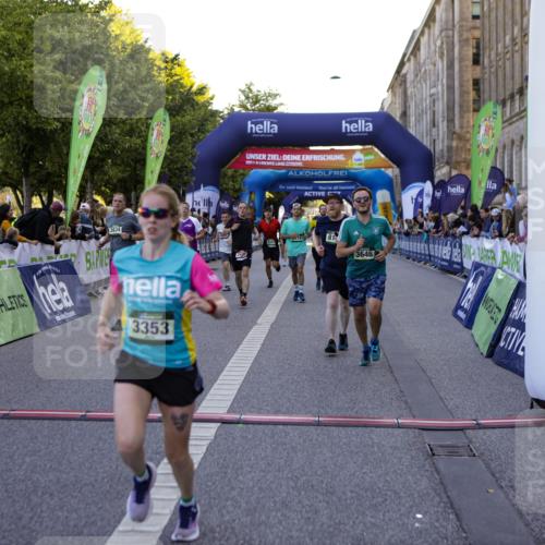 01.09.2024 - BARMER Alsterlauf Kathrin Stürmer Photography http://msf.ph/oto/6970136 01.09.2024 09:58:27 Ziel 2441, 2582, 2588, 2759, 2760, 3033, 3201, 3231, 3243, 3245, 3285, 3375, 3460, 3542, 3699, 3983, 4230, 4268, 4401, 4596, 4682, 5040, 5192, 5193, 5199, 8218, 8256, 2035, 2392, 2430, 2634, 2855, 3353, 3646, 3662, 3856, 3894, 4265, 4352, 4636, 4723, 4765, 5071, 5126, 8133, 8136, 8174, 8263, 8381 meine-sportfotos.de