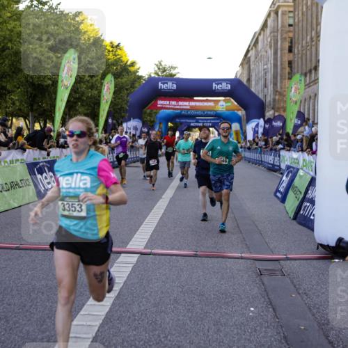 01.09.2024 - BARMER Alsterlauf Kathrin Stürmer Photography http://msf.ph/oto/6970137 01.09.2024 09:58:27 Ziel 2441, 2582, 2588, 2759, 2760, 3033, 3201, 3231, 3243, 3245, 3285, 3375, 3460, 3542, 3699, 3983, 4230, 4268, 4401, 4596, 4682, 5040, 5192, 5193, 5199, 8218, 8256, 2035, 2392, 2430, 2634, 2855, 3353, 3646, 3662, 3856, 3894, 4265, 4352, 4636, 4723, 4765, 5071, 5126, 8133, 8136, 8174, 8263, 8381 meine-sportfotos.de