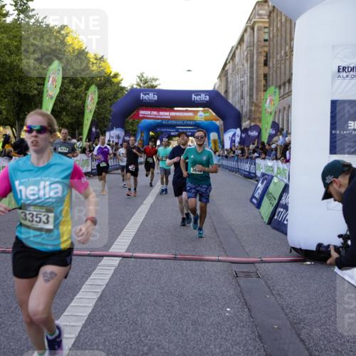 01.09.2024 - BARMER Alsterlauf Kathrin Stürmer Photography http://msf.ph/oto/6970138 01.09.2024 09:58:28 Ziel 2441, 2582, 2588, 2759, 2760, 2897, 3033, 3201, 3231, 3243, 3245, 3285, 3375, 3460, 3542, 3699, 3977, 3983, 4230, 4266, 4268, 4401, 4596, 4682, 5040, 5192, 5193, 5199, 8218, 8256, 2035, 2037, 2392, 2430, 2634, 2855, 3353, 3438, 3646, 3662, 3856, 3894, 4265, 4352, 4636, 4723, 4765, 4850, 5071, 5126, 8133, 8136, 8174, 8263 meine-sportfotos.de